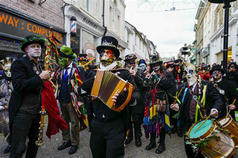 carnival 뜻: 축제의 의미와 현대 사회에서의 재해석